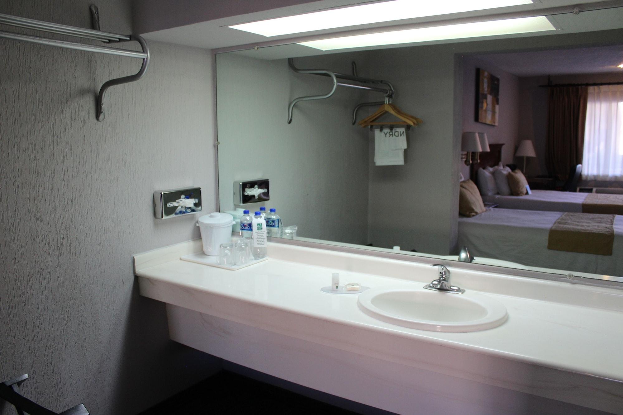 Quality Inn Piedras Negras Esterno foto