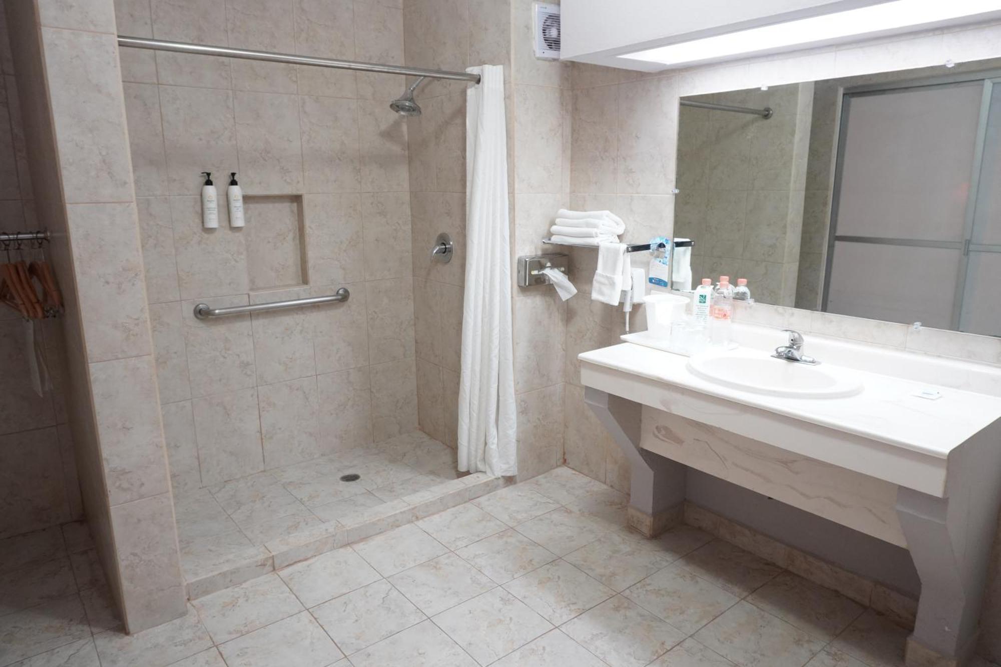 Quality Inn Piedras Negras Esterno foto